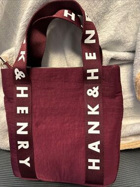 Hank & Henry purse with strap - new , burgundy